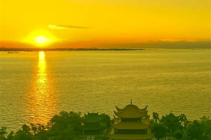 Kinsley, 29 — Escort in Dongting, China
