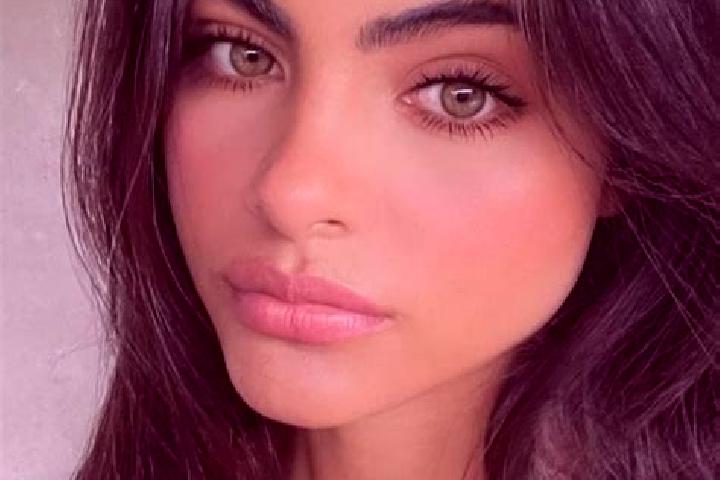 Kinsley, 31, a brunette dark-eyed indian companion based in Hiratacho. Offering Tantra, GFE, CIM, Party Girl. Available for incall and outcall, overnight boo...