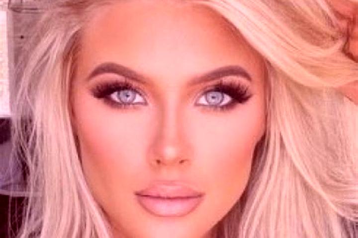 Kinsley, 32, a platinum blonde dark-eyed indian companion based in Dalmeny. Offering Fetish, BDSM, Girlfriend Experience, Prostate Massage. Available for inc...