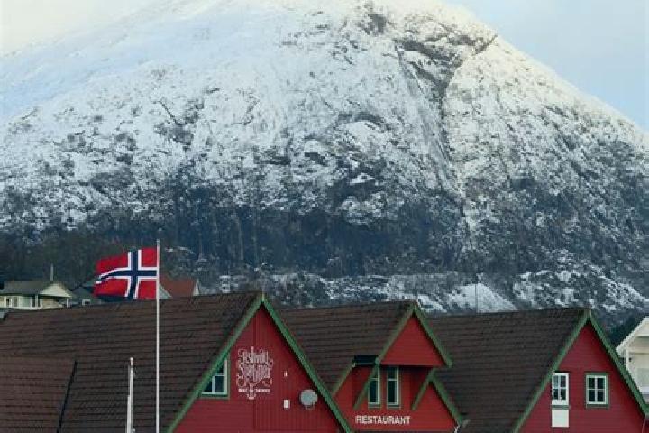 Kinsley, 32 — Escort in Dalen, Norway
