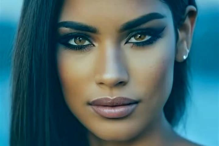 Kinsley, 33, a auburn dark-eyed latina companion based in Kagbe. Offering Couples, GFE, BDSM. Available for incall and outcall, day and evening dates.