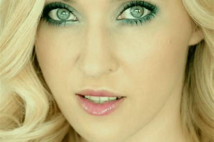 Kinsley, 33, a blonde green-eyed mediterranean companion based in Dobrotinet. Offering Dinner Date, Erotic Massage, Roleplay, 69, Domination. Available for i...