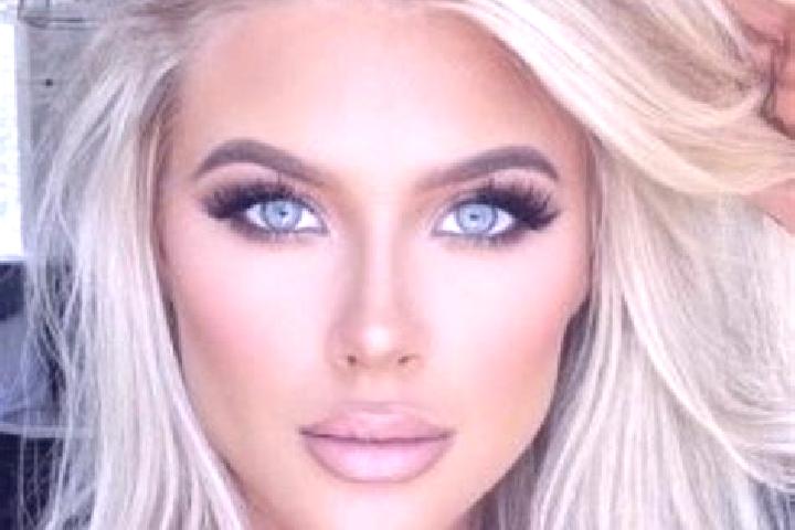 Kinsley, 34, a platinum blonde dark-eyed mediterranean companion based in Chabelley. Offering Domination, Prostate Massage, Party Girl, Duos. Available for i...