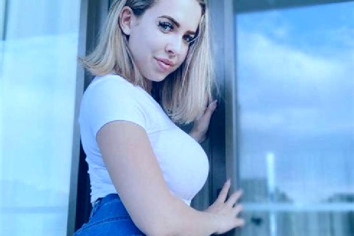 Kinsley, 37, a blonde dark-eyed mediterranean companion based in Santa Maria da Boa Vista. Offering Duos, Girlfriend Experience, Erotic Massage. Available fo...