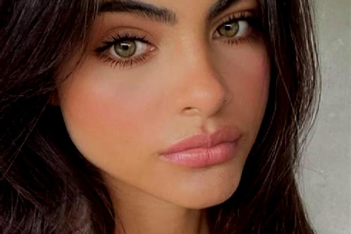 Layla, 20, a brunette green-eyed mixed companion based in Albocasser. Offering CIM, GFE, Dinner Date, Erotic Massage. Available for incall and outcall, overn...