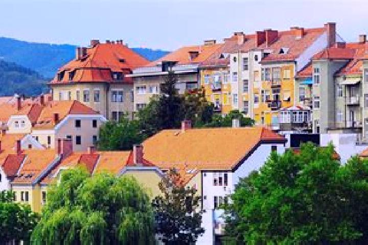 Layla, 20 — Escort in Dragomelj, Slovenia