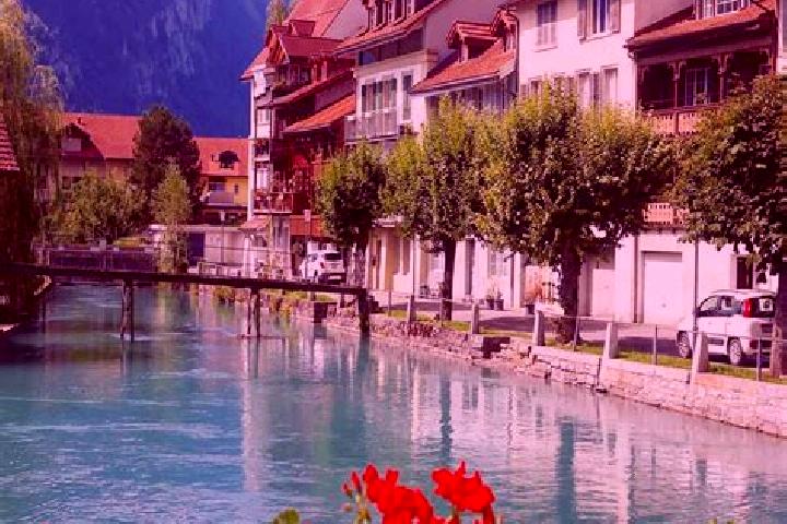 Layla, 20 — Escort in Ecuvillens, Switzerland