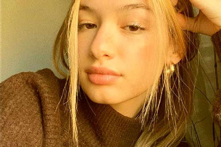 Layla, 21, a blonde brown-eyed latina companion based in Kertosono. Offering BDSM, Massage, Fetish, CIM, Tantra. Available for incall and outcall, day and ev...
