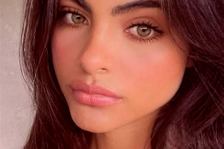 Layla, 21, a brunette green-eyed latina companion based in Lima. Offering Fetish, Travel Companion, Domination, Tantra, BDSM. Available for incall and outcal...
