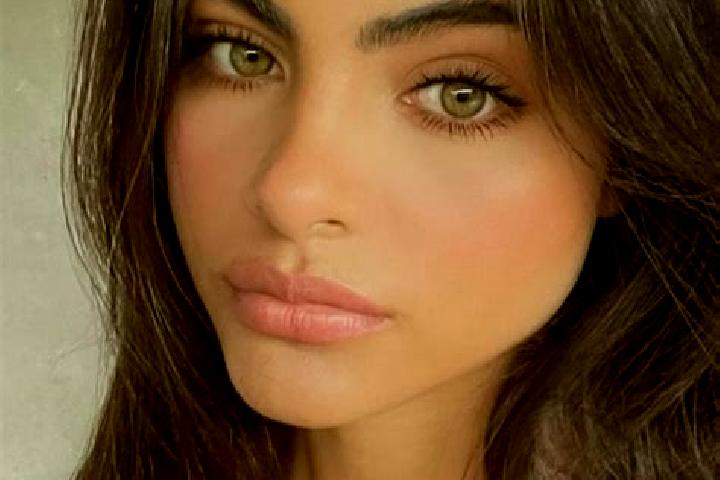 Layla, 21, a brunette grey-eyed indian companion based in Patuvilayi. Offering Dinner Date, Overnight, Party Girl, Domination. Available for incall and outca...
