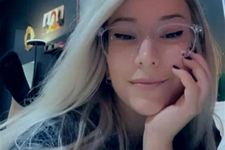 Layla, 21, a platinum blonde amber-eyed asian companion based in Santo Domingo Tomaltepec. Offering A-Level, Prostate Massage, Massage, Dinner Date, 69. Avai...