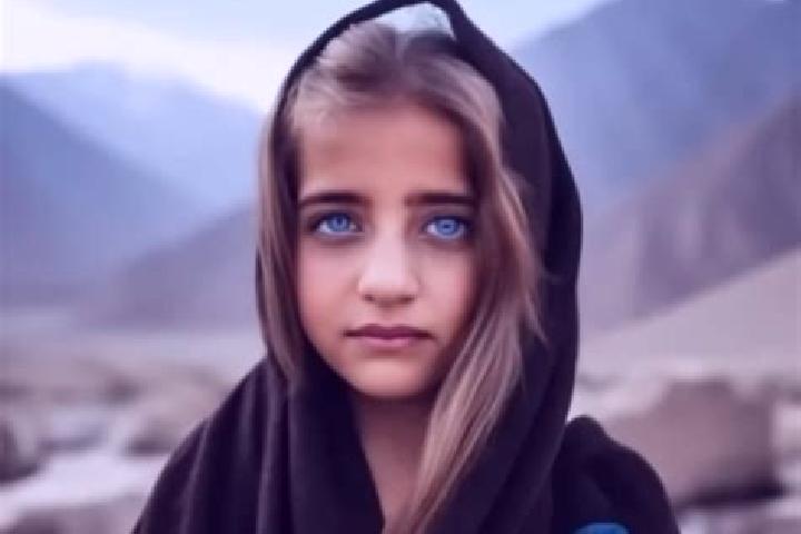 Layla, 22, a dark blonde amber-eyed middle eastern companion based in Kilometro 42 (Juan N. Alvarez). Offering Deep French Kissing, Roleplay, Domination, Tra...