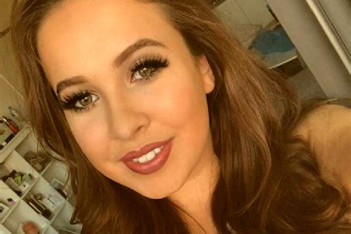 Layla, 22, a red dark-eyed slavic companion based in Vaale. Offering Duos, Striptease, Dinner Date. Available for incall and outcall, day and evening dates.