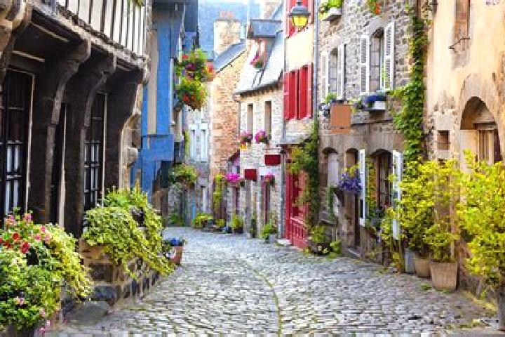 Layla, 22 — Escort in Dinan, France