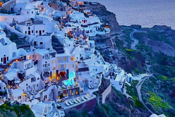 Layla, 22 — Escort in Poulithra, Greece