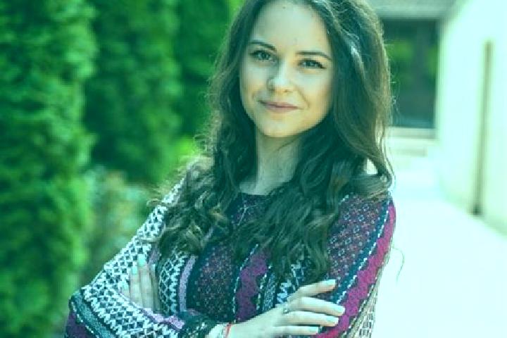 Layla, 24 — Escort in Paraul, Russia