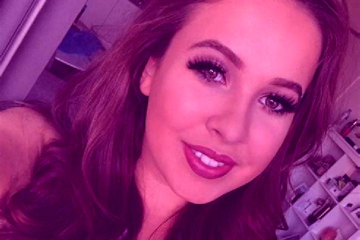 Layla, 25, a red brown-eyed slavic companion based in Carbonero el Mayor. Offering Striptease, Prostate Massage, Domination. Available for incall and outcall...