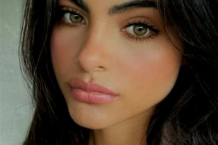 Layla, 26, a chestnut green-eyed indian companion based in Amalfi. Offering Tantra, Fetish, Roleplay. Available for incall and outcall, overnight bookings av...