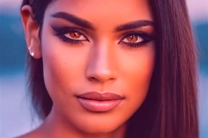 Layla, 26, a dark blonde amber-eyed latina companion based in Huaytara. Offering OWO, A-Level, Striptease. Available for incall and outcall, overnight bookin...