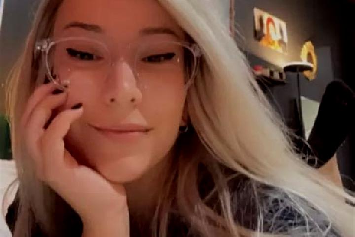 Layla, 27, a blonde grey-eyed asian companion based in Torzym. Offering GFE, Massage, Roleplay. Available for incall and outcall, day and evening dates.