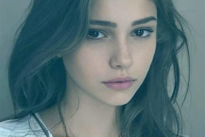 Layla, 28, a chestnut grey-eyed slavic companion based in Isla Vista. Offering Tantra, Prostate Massage, CIM. Available for incall and outcall, overnight boo...