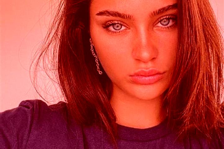 Layla, 28, a red dark-eyed european companion based in Bendorubuh. Offering CIM, Couples, A-Level. Available for incall and outcall, day and evening dates.