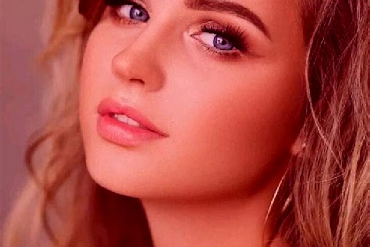 Layla, 31, a dark blonde blue-eyed slavic companion based in Tegalpanjang. Offering Tantra, Travel Companion, Erotic Massage, Couples, Overnight. Available f...