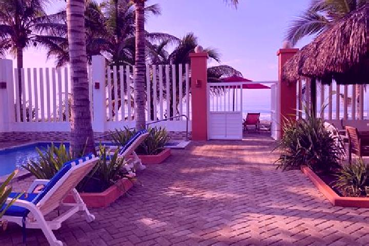 Layla, 31 — Escort in San Miguel Cuyutlan, Mexico