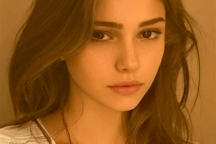 Layla, 32, a chestnut grey-eyed slavic companion based in Pakse. Offering Overnight, Striptease, OWO. Available for incall and outcall, day and evening dates.
