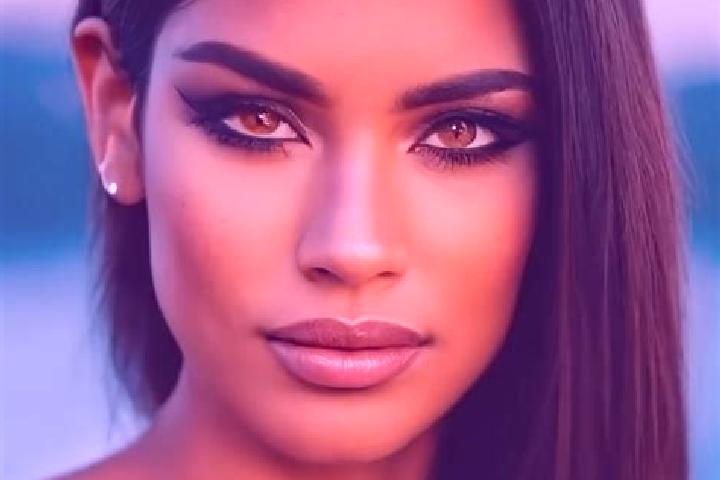 Layla, 32, a red amber-eyed latina companion based in Pleslin-Trigavou. Offering Striptease, Deep French Kissing, Overnight, BDSM. Available for incall and o...