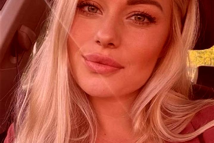 Layla, 33, a blonde hazel-eyed caribbean companion based in Champtoce-sur-Loire. Offering Striptease, Girlfriend Experience, Erotic Massage, Deep French Kiss...