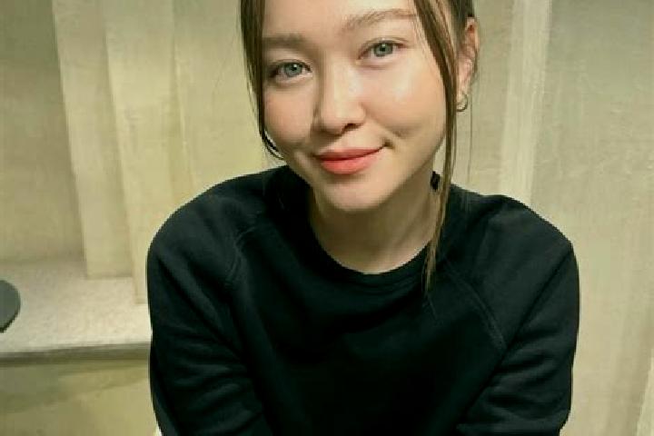 Layla, 33, a chestnut blue-eyed asian companion based in Bondo. Offering Overnight, BDSM, Erotic Massage. Available for incall and outcall, day and evening d...