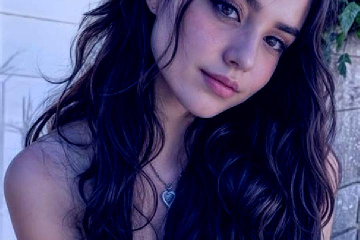Layla, 35, a auburn amber-eyed mixed companion based in Raa-Besenbek. Offering Girlfriend Experience, Erotic Massage, Overnight. Available for incall and out...