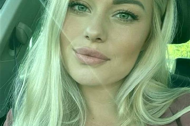 Layla, 35, a blonde hazel-eyed caribbean companion based in Esperanza. Offering Striptease, Massage, Travel Companion, Couples. Available for incall and outc...