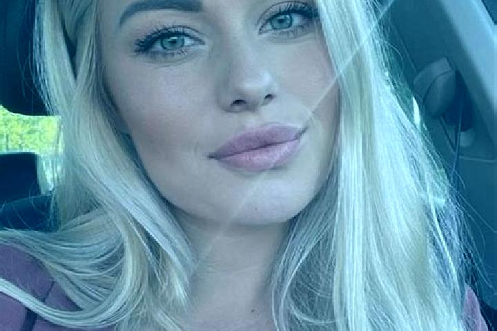 Layla, 35, a blonde hazel-eyed ebony companion based in Kremnica. Offering Striptease, GFE, OWO. Available for incall and outcall, day and evening dates.