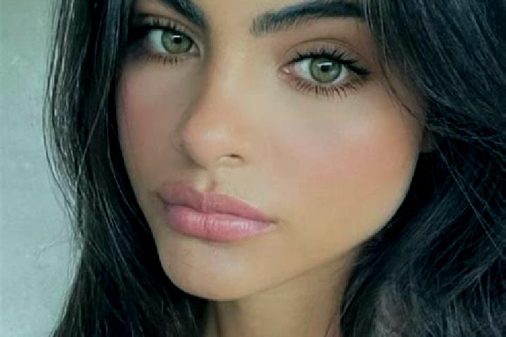 Layla, 37, a brunette brown-eyed indian companion based in Vlasca. Offering Tantra, Couples, OWO. Available for incall and outcall, day and evening dates.