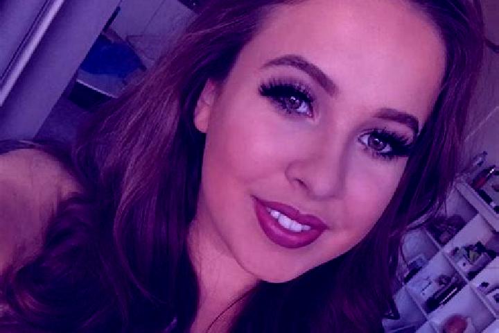 Layla, 37, a red dark-eyed indian companion based in Crewe. Offering Overnight, A-Level, BDSM. Available for incall and outcall, day and evening dates.
