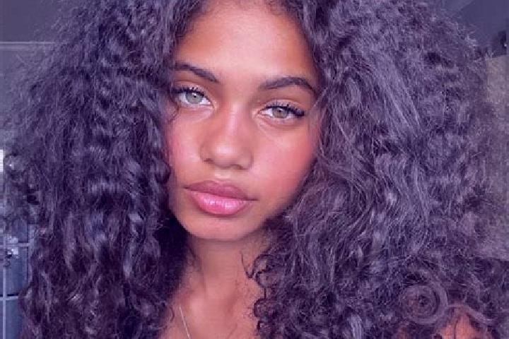 Layla, 38, a auburn blue-eyed ebony companion based in Aiud. Offering Duos, Striptease, Couples. Available for incall and outcall, overnight bookings available.