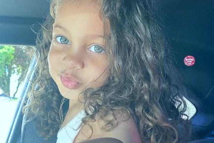 Layla, 38, a auburn blue-eyed mixed companion based in Sathonay-Camp. Offering OWO, Party Girl, A-Level. Available for incall and outcall, day and evening da...