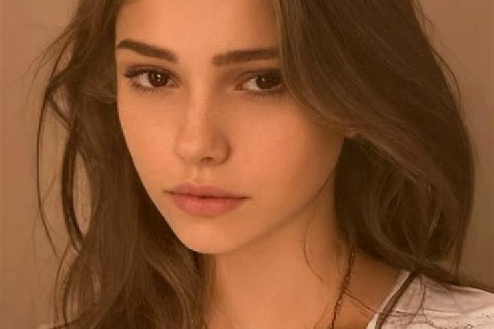 Layla, 38, a chestnut hazel-eyed slavic companion based in Dunkirk. Offering Overnight, Travel Companion, Party Girl, Duos, GFE. Available for incall and out...