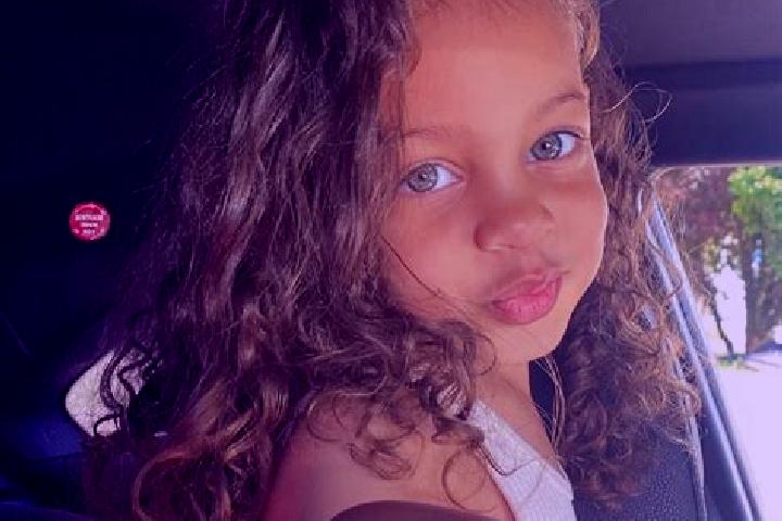 Layla, 39, a auburn blue-eyed mixed companion based in Tyalgum. Offering A-Level, CIM, Massage, BDSM. Available for incall and outcall, overnight bookings av...