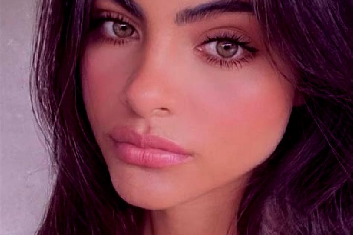 Lillian, 23, a brunette amber-eyed indian companion based in Santibanez de la Pena. Offering Overnight, Girlfriend Experience, GFE, Prostate Massage, Dominat...