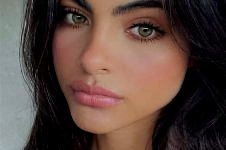 Lillian, 23, a brunette green-eyed latina companion based in Gosaldo. Offering Duos, Massage, GFE, BDSM, Party Girl. Available for incall and outcall, day an...