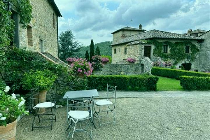 Lillian, 23 — Escort in Gaiole in Chianti, Italy