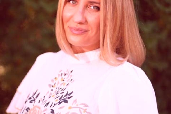 Lillian, 23 — Escort in Mironeasa, Romania