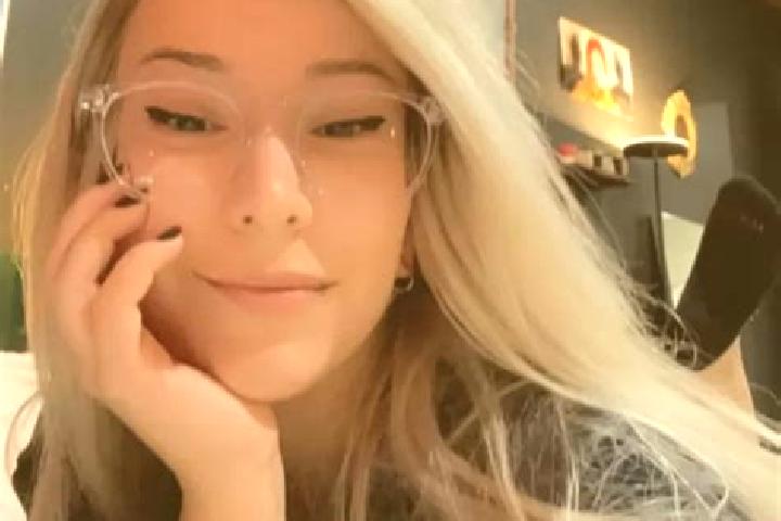Lillian, 24, a blonde grey-eyed indian companion based in Waimanalo. Offering 69, Party Girl, Dinner Date, Duos. Available for incall and outcall, day and ev...