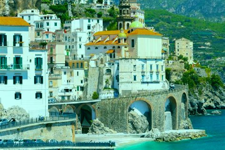 Lillian, 24 — Escort in Capriglio, Italy