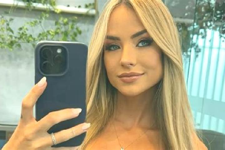 Lillian, 24 — Escort in Casa Conejo, United States