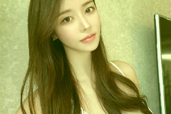 Lillian, 24 — Escort in Gongbailiang, China