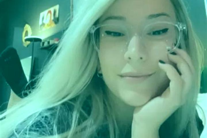 Lillian, 25, a blonde amber-eyed indian companion based in Woods Creek. Offering Girlfriend Experience, A-Level, 69, Erotic Massage, CIM. Available for incal...
